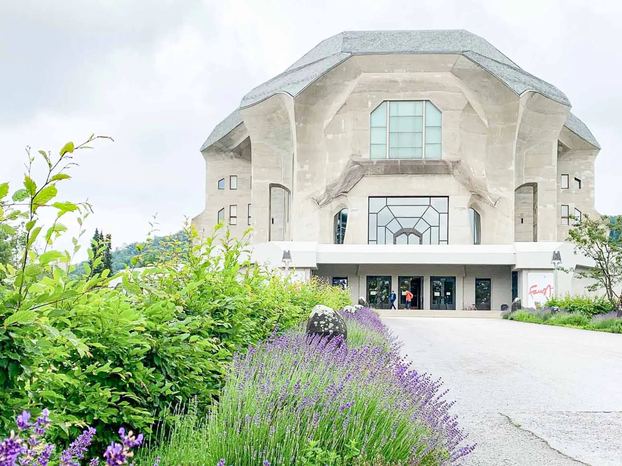 Le Goetheanum, siège mondial de la Société anthroposophique, à Dornach (Suisse)